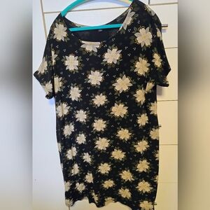 XL Gudrun Sjoden Tunic/Dress, Black With a Floral Pattern